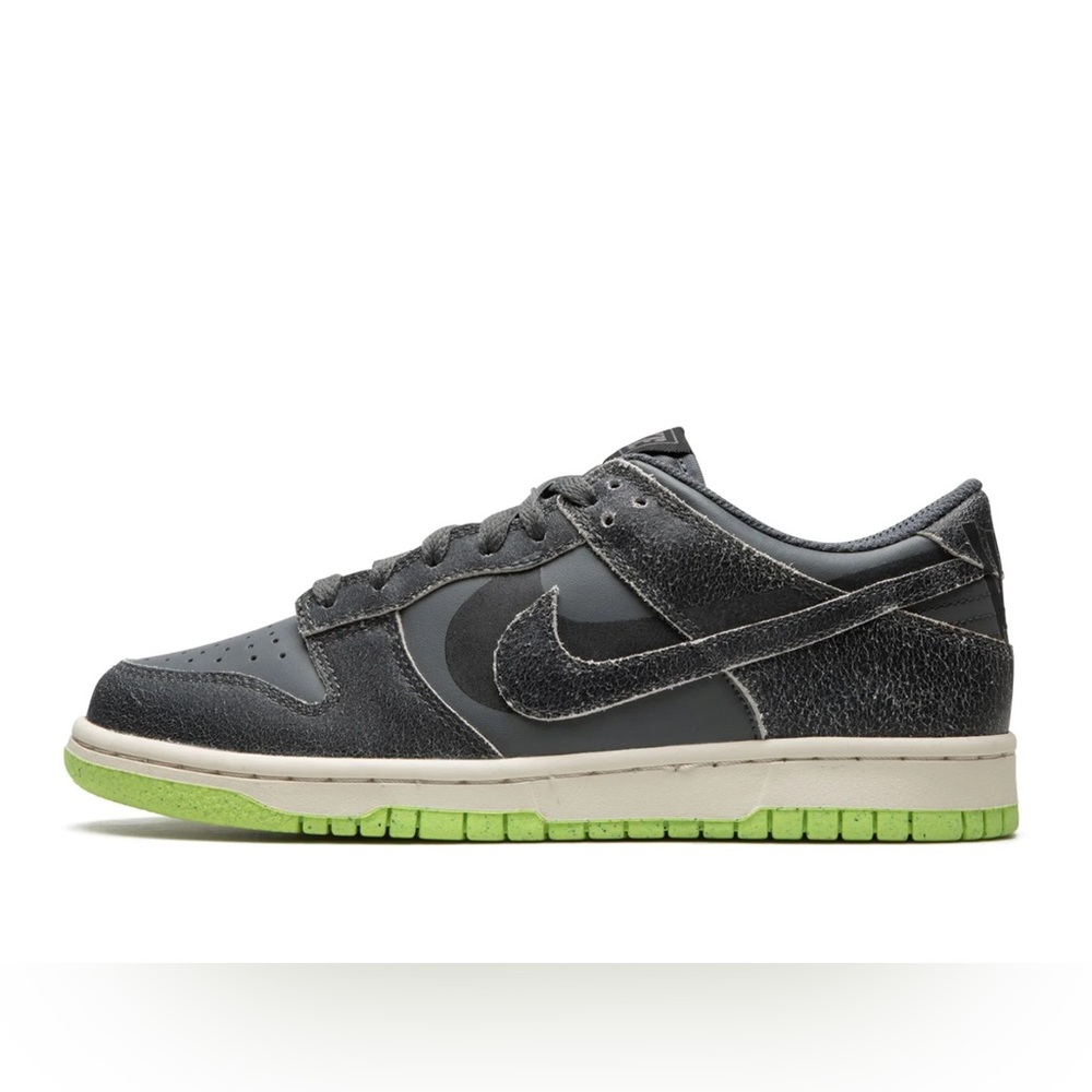 Dunk Low SE 'Halloween - Cauldron' Size 6.5 Youth